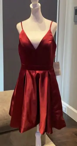 Women’s Burgundy Short Prom Party Dress NWT Medium