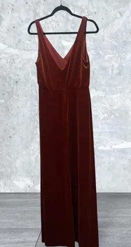 The Moon NWT Dessy VELVET MAXI DRESS WITH SHIRRED BODICE AND FRONT SLIT IN AUBURN