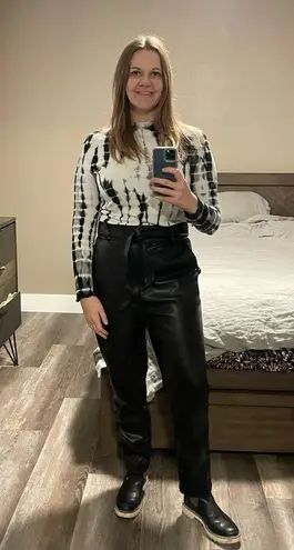 BB DAKOTA x STEVE MADDEN Black White Tie