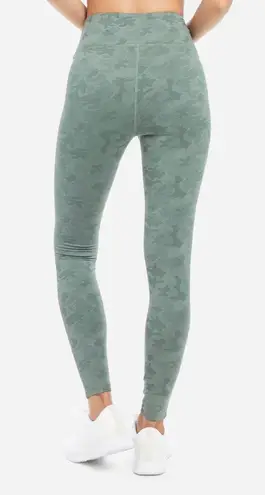 Danskin New NWT  Jacquard Camo Legging Jungle Green Small S