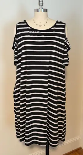 Black and White Striped Cold Shoulder Dress Size 20