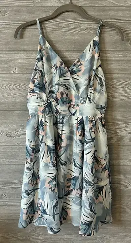 Haylie & Co Feminine Chic Floral "Dress" size medium NWOT White