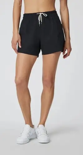 Vuori NWT Isla Baggie Short in Black - Size XS