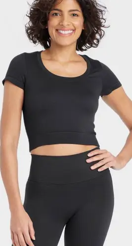 All In Motion Women's Seamless Crop Short Sleeve Top Black Small