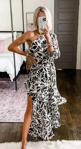 Alexis Botanical Black & White one shoulder high low ruffled Dress Size Small
