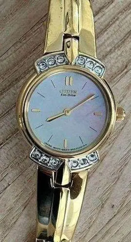 Citizen Eco-Drive Ladies Watch Crystals Pearl Dial Gold Tone Bracelet Solar