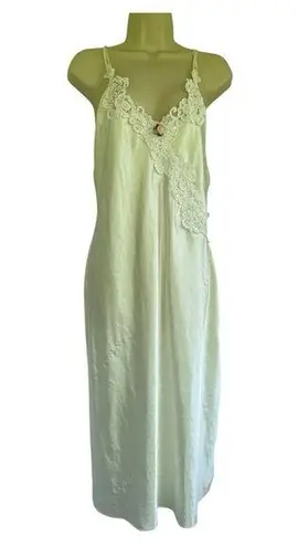 California Dynasty Off White Nightgown Gown Lace and Beaded trim Medium