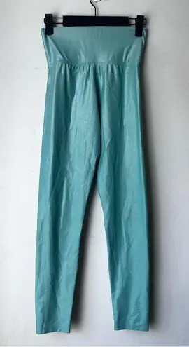 Carbon 38 Action Bra 2.0 in Takara Shine & High Rise 7/8 Leggings in Wasabi S