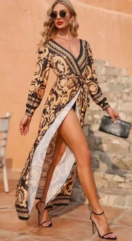 Serozimda Black & Gold Printed Cover Up Robe
