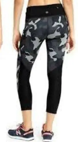 Athleta Relay Camo Capri 2.0, size XS