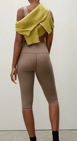 Everlane  The Perform Cropped Legging in Taupe