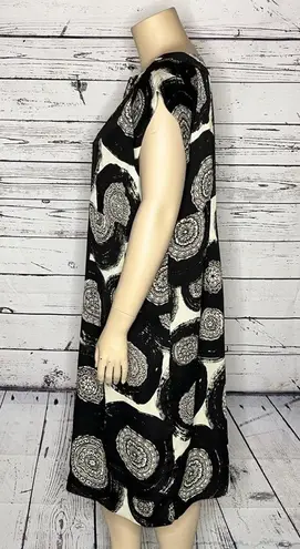 Avenue NWT Size 26 Black & Ivory Geometric Print Dress w/ Pockets