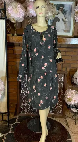 Caslon GRAY DISTRESSED DROP WAIST SHIFT DRESS WITH PINK FLORAL PATTERN (3X)