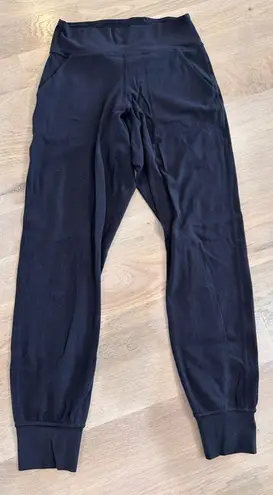 Lululemon Align Jogger 28"
Black size 4