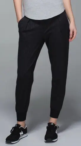 Lululemon Black Snake Print Jogger Pants Lightweight Casual Athleisure Sz 6