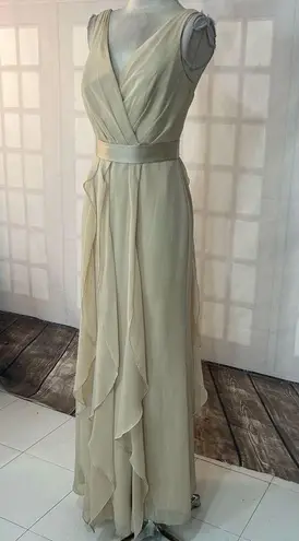 Vera Wang  white Cream cascading bridesmaid Gown Size 6