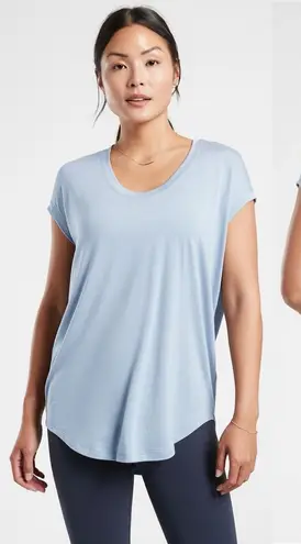 Athleta  Cloudlight Stratus Tee NWT Medium