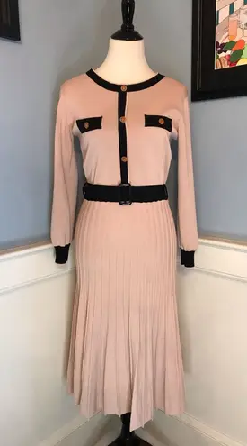 Beige and Black Retro 70s Style Stretch Sweater Dress with Pleated Skirt Sz M Tan Size M
