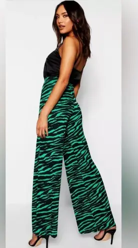 Nasty Gal Emerald green and black tiger print high waisted wide leg pants size 4