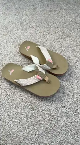 Vineyard Vines Flip Flops