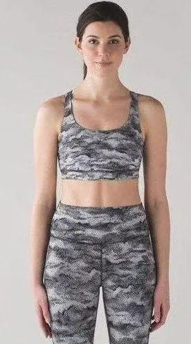 Lululemon  Energy Bra Power Luxtreme Hazy Days Black White size 4