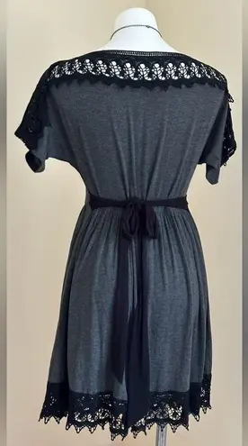 Kimi & Kai Gray Soft Stretch Fabric W Lace Neckline Bottom Maternity SZ S No Tag