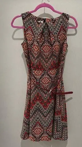 Signature Darby Women Sleeveless Fit & Flare Belted Dress Size 6P Multicolor Art Black