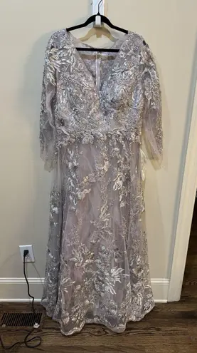 Mac Duggal NWT $798 20245 Appliqued Illusion Long Sleeve A Line Gown Size 12