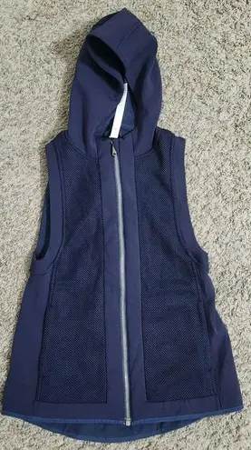 Lululemon  The Spaces In-Between Vest navy blue size 4