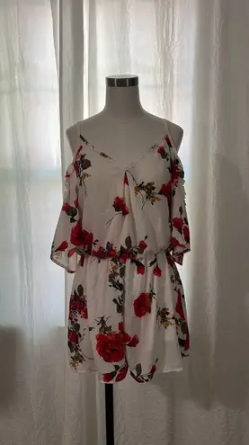 Sienna Sky NWT Cold Shoulder Floral Romper 