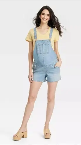 Isabel Maternity by Ingrid & Isabel Shortall Maternity Jean Shorts Light Wash 8 Blue Size undefined