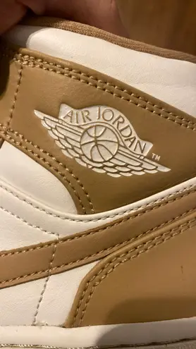 Air Jordans 1 mid “tan gum”