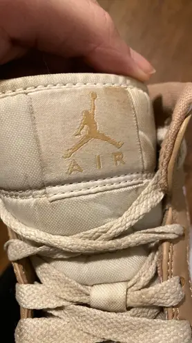 Air Jordans 1 mid “tan gum”