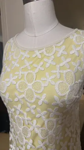 Suzy Shier Yellow and White Lace Sleeveless Blouse