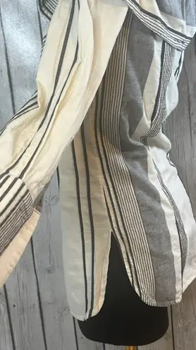 Stone Cold Fox β¨ Off-Shoulder Striped Blouse β Size M