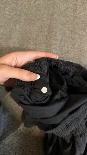 Lululemon  Hotty Hot 2.5" Shorts - Image 3