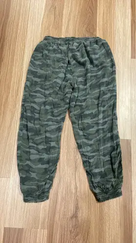 American Eagle Outfitters Camo Jogger Pants