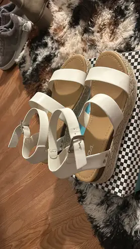 Soda Flatform Sandals