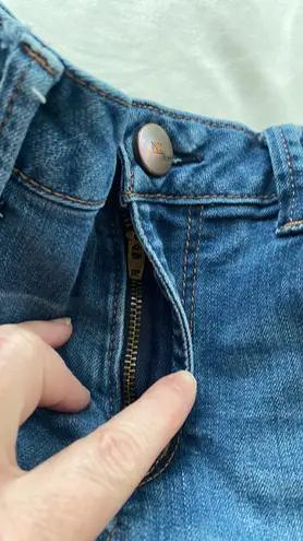 1822 Denim jeans button/zip closure tapered to ankle 5 pockets distressed Size 6