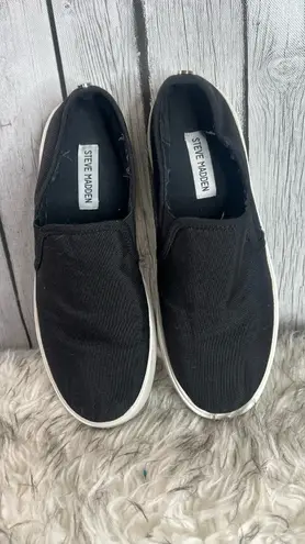 Women’s Shoes – Size 8½ Gently used and in great condition. Black