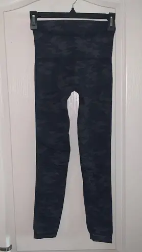 Spanx Women’s Small  Black Camo High Waisted Seamless Shaping Leggings