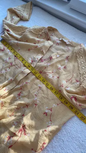 Hope &Harlow Hope & Harlow blouse high/low tie at bottom lace insert sleeves Size medium NWT