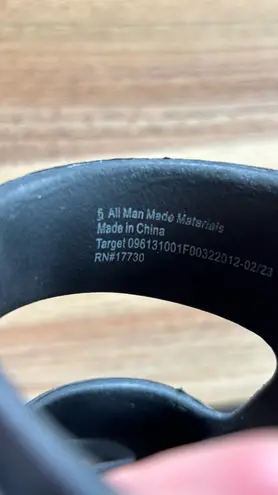 Comfortable recovery style slip on flip flop sandals Black Size 6