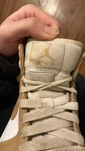 Air Jordans 1 mid “tan gum”