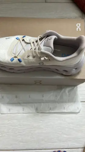 on cloud tilt Women’s Sneakers Size 8.5 Sand Lavender