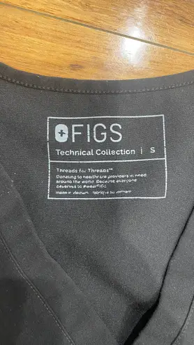 FIGS Black Scrub Set