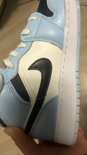 Air Jordans 1 Mid GS Ice Blue / Black / Sail