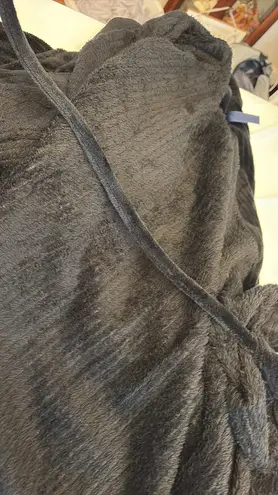 Hotel Spa Collection robe long sleeves fold down lapels soft one size fits most