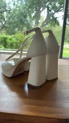 Dolce Vita Ivory Leather Block Heels White Size 10
