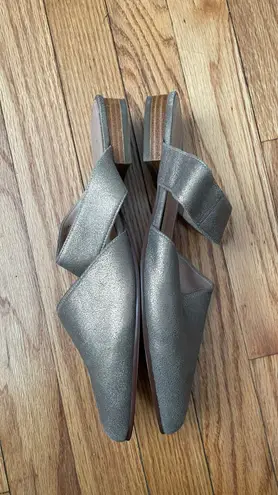 Caslon Leather Metallic Shiny Sandals Flats Slip On Strap Iridescence Holographic minimalist